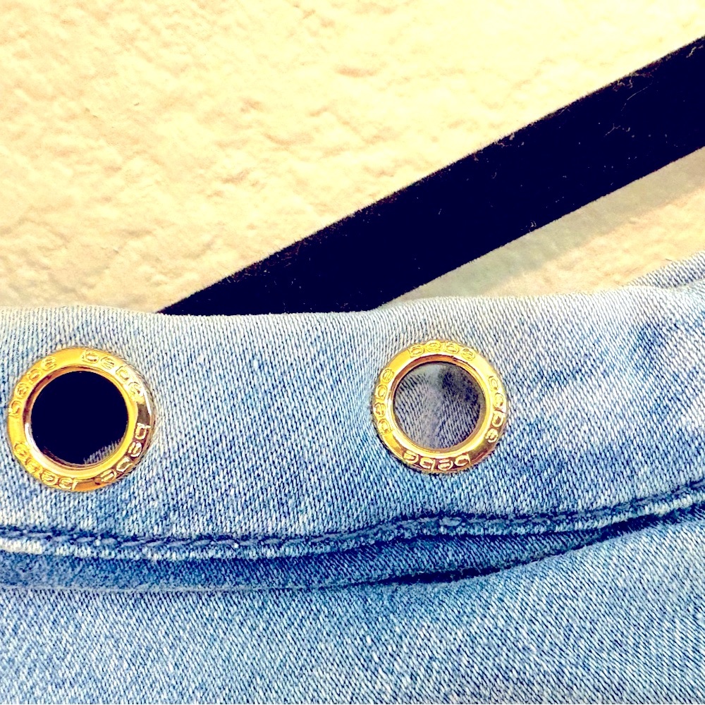 BEBE Off-Shoulder Denim Bodycon Dress – Grommet Detail – Size 6‎ - Picture 6 of 11